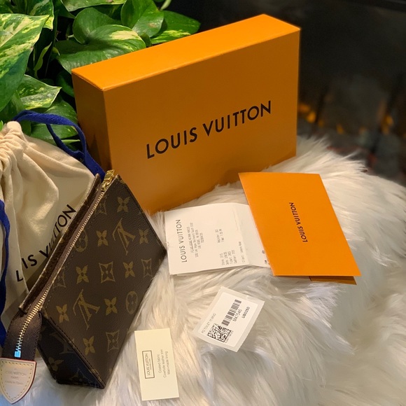 ❗️SOLD❗️Louis Vuitton Toiletry 15 - Picture 4 of 6